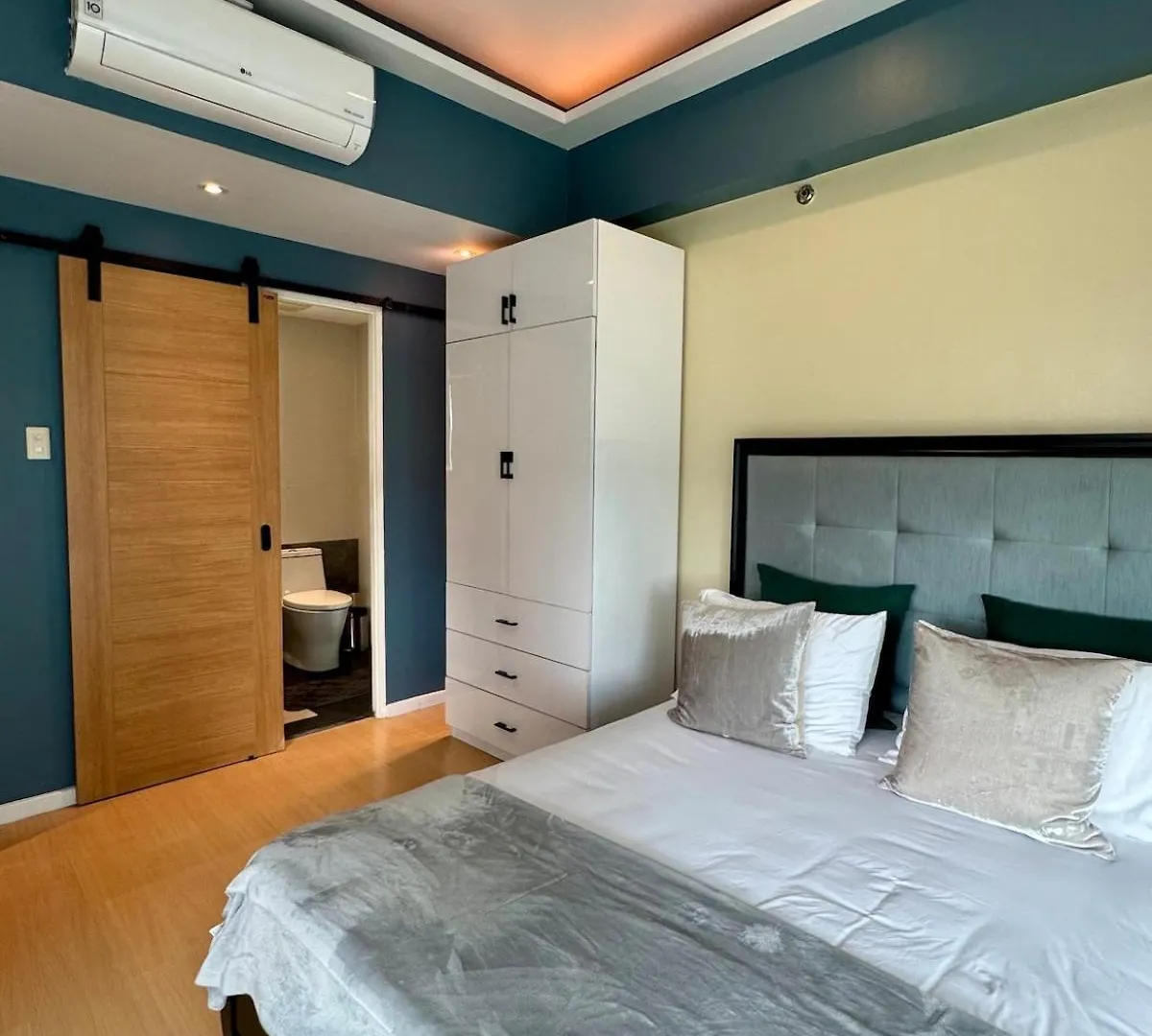 Luxe 2-Br Condo In Avant Bgc Manila 0*,